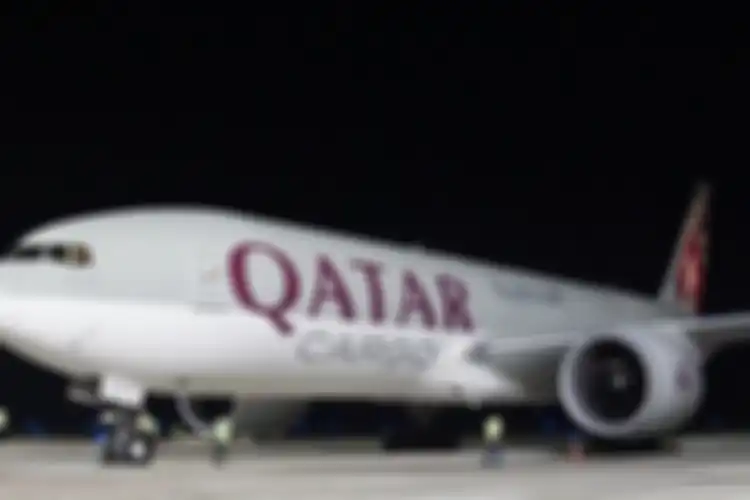 Pesawat Boeing 777F milik Qatar Airways yang mengangkut logistik MotoGP Mandalika