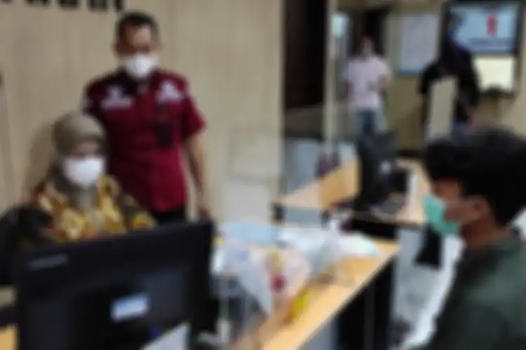 Andrian akhirnya mengurus kepemilikan SIM C, setelah mendapat rekomendasi kelulusan tes praktek dari Kapolres Gresik, Sabtu (19/3/2022). 