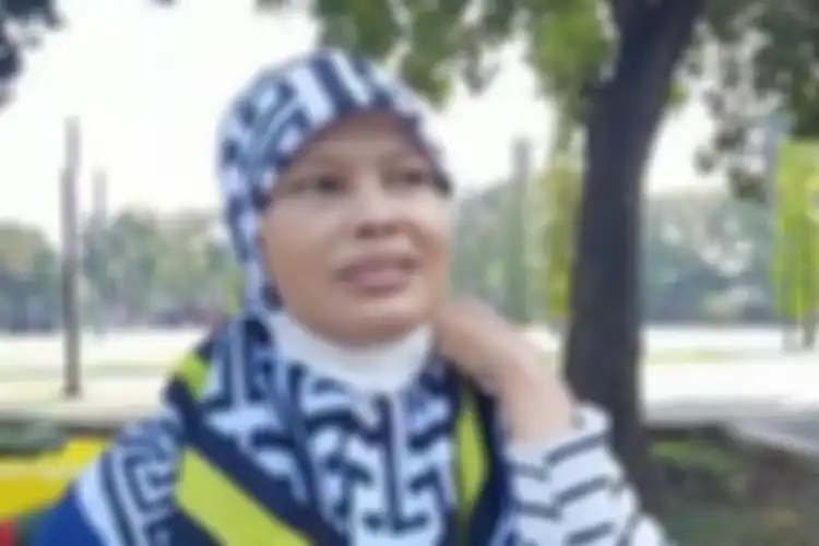 Sulastri (42), pemudik yang sempat tertinggal bus mudik gratis.