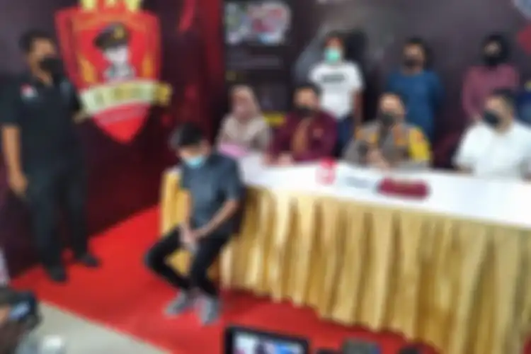 Pelaku saat dilakukan gelar perkara di Polrestabes Semarang. Minggu (8/4/2022)