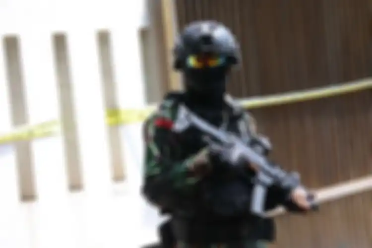 Anggota Brimob berjaga di rumah dinas Ferdy Sambo di Duren Tiga, Jakarta Selatan, Selasa (30/8/2022). 