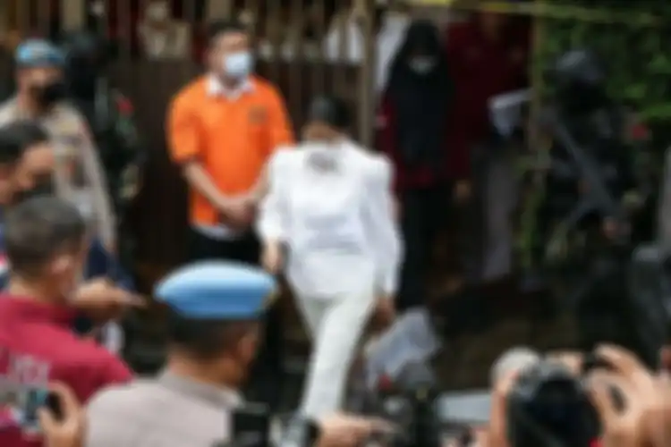 Irjen Ferdy Sambo sempat mengeluh begini ke sahabatnya sebelum heboh kamar istrinya dimasuki Brigadir J. Foto ART Putri Candrawathi terseret.