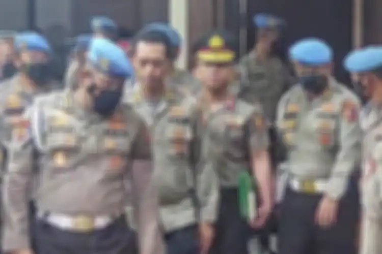 Respons Ferdy Sambo kehilangan gaji segini usai dipecat dari Polri jadi sorotan. Dia terbiasa transfer ratusan juta buat urusan rumah.