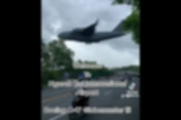 Video viral pesawat jumbo Boeing C-17 Globemaster III milik AS yang mendarat di Bandara Internasional I Gusti Ngurah Rai Bali.