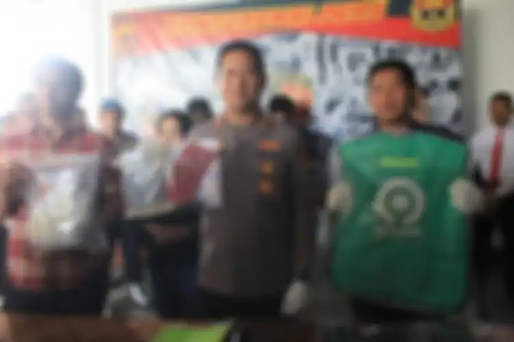 Foto pelaku penusukan mahasiswa Unpad tanpa masker sengaja disebarkan. Dia pernah melakukan aksi percobaan bunuh diri.