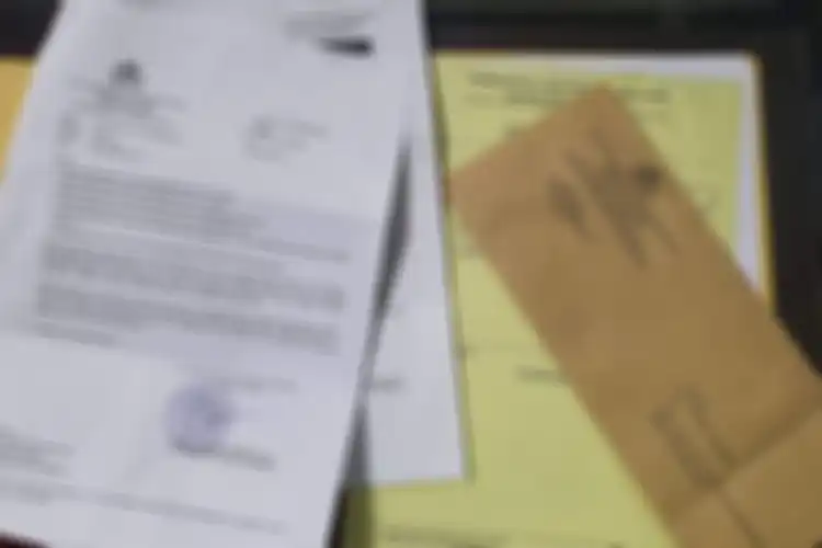 Surat tilang yang diterima Bupati Lumajang Thoriqul Haq di Rumah Dinasnya, Selasa (3/1/2023). 