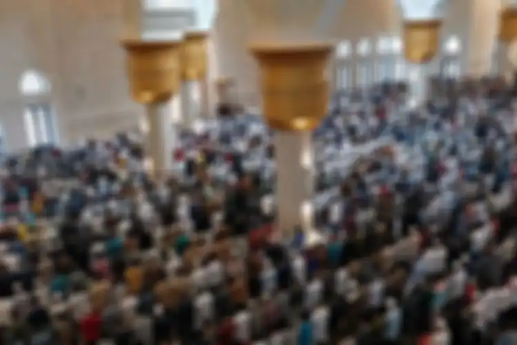 Kondisi jamaah mengelar Shalat Jumat perdana di Masjid Raya Sheikh Zayed Solo, Jawa Tengah, 3 Maret 2023.