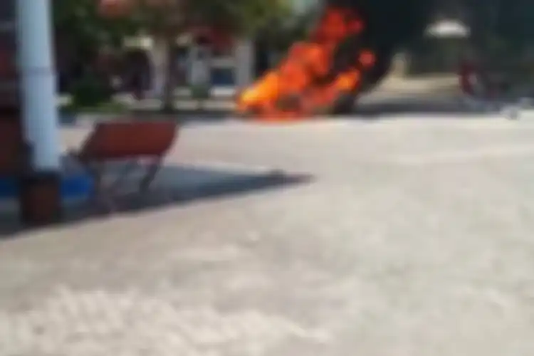 Lagi-lagi Suzuki Thunder terbakar saat isi bensin