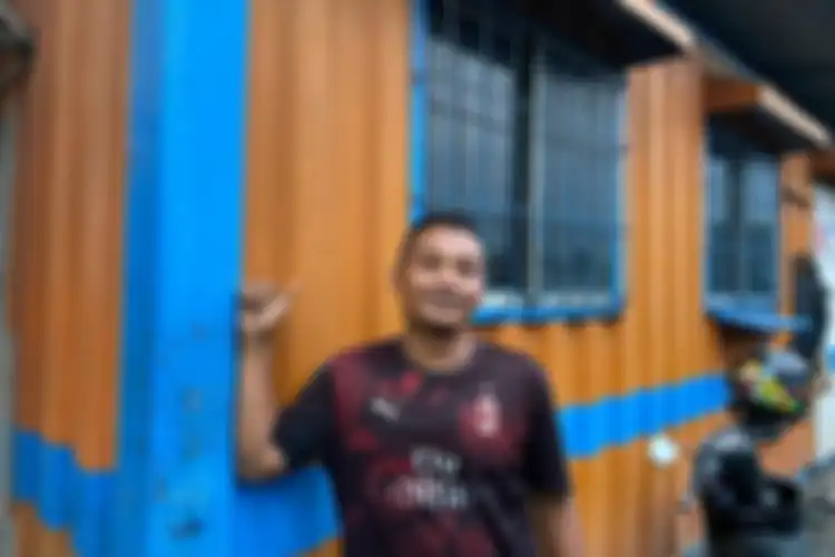 Fahrurozi (31), sopir truk kontainer.