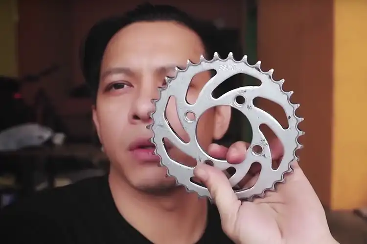 Ariel Noah Restorasi Motor Suzuki Shogun 110, Ini Merek Gir Setnya