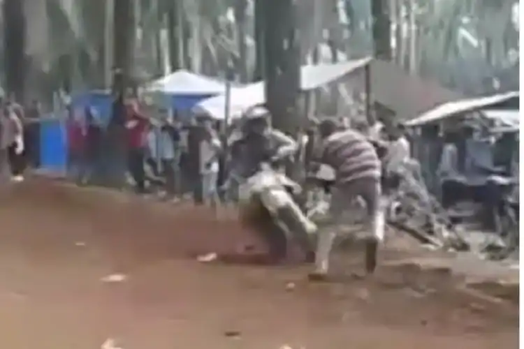 Ngeri Banget, Begini Kondisi Pembalap dan Penonton yang Terlibat Kecelakaan di Event Grasstrack