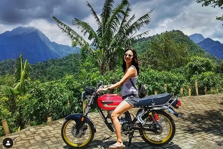 Ada-ada Aja Kelakuan Netizen, Vanessa Angel Dibikin Meme Seperti Ini