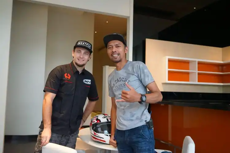 Pedas dan Banyak Rasa, Pembalap MotoGP Karel Abraham Doyan Makanan Indonesia
