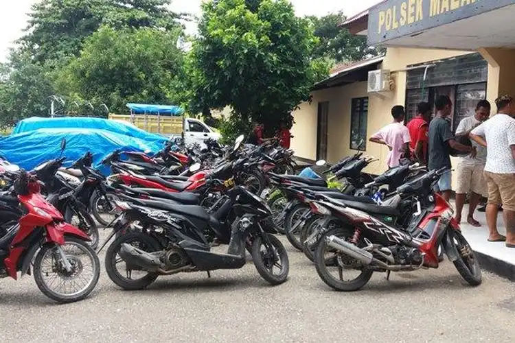 Puluhan Motor Jogrok Di Mapolsek Akibat Terjaring Operasi Lalulintas