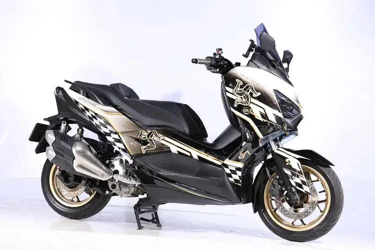 Simpel tapi Ganteng, Motor Yamaha XMAX Ini Pakai Motif Helm Langka