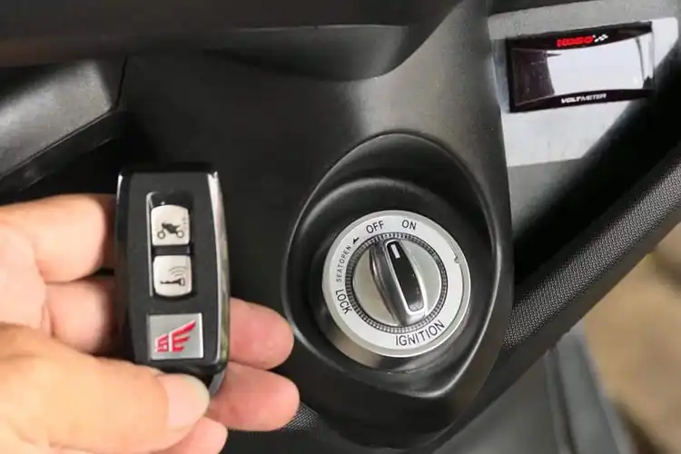 Pasang Kunci Model Keyless, Yamaha NMAX Jadi Seperti XMAX Dan Aerox