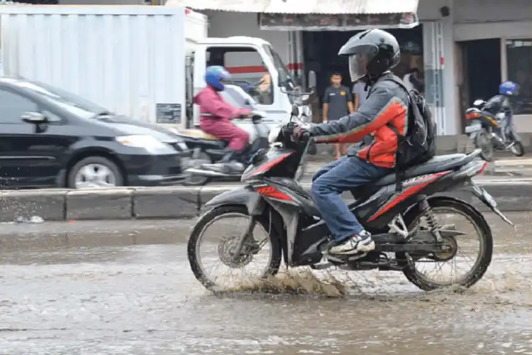107 Jalan Rusak di Jakarta Utara Diperbaiki, Pemotor Gak Deg-degan Lagi Saat Melintas