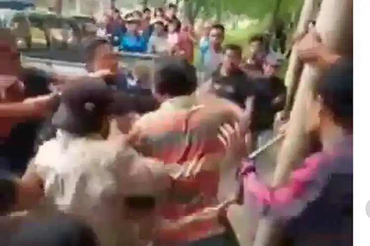 Daerah Tambun Mendadak Ricuh, Maling Motor Tertangkap dan Dihajar Massa, Polisi Sampai Lepas Tembakan