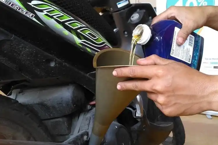 Begini Tips Mengatasi Oli Mesin di Motor Bore Up Yang Selalu Menyusut Parah