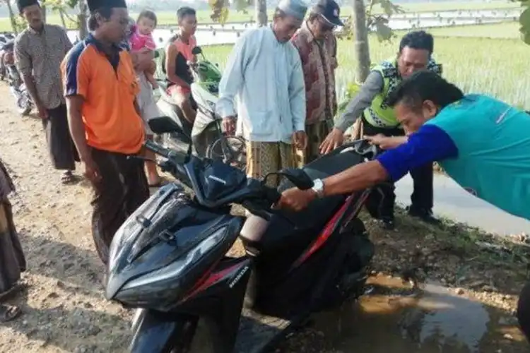 Terbongkar! Gara-gara Hal Mistis, Pemilik Motor Misterius di Demak Meninggalkan Motornya di Sawah