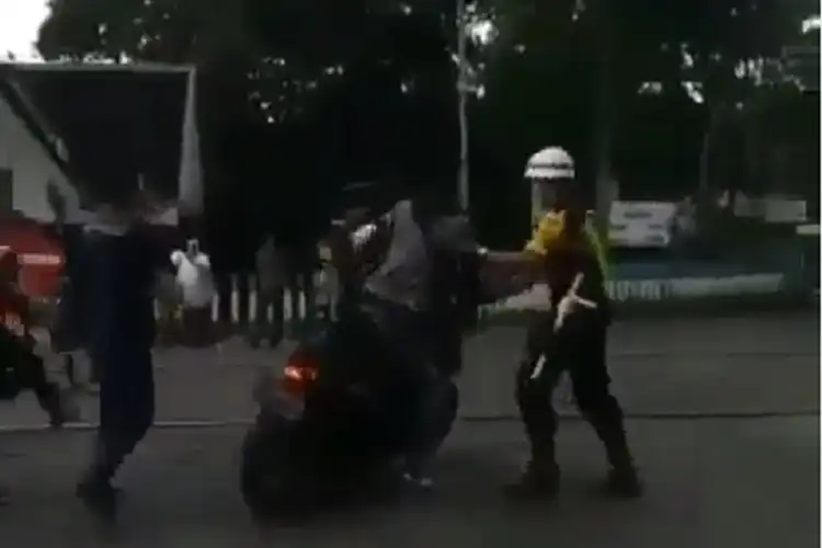 Ngeyel Terobos Palang Pintu Perlintasan Kereta Api, Siap-Siap Terima Hukumannya