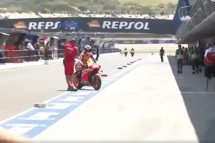 Ada-ada Saja Nih Lorenzo, Video Motor Honda Mau Dibawa ke Paddock Ducati di MotoGP Jerez 2019