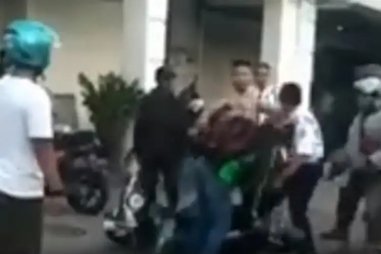 Sempat Bikin Geger, Ternyata Ini Alasan Pria Bertato Tendang Motor Ojek Online di Kudus
