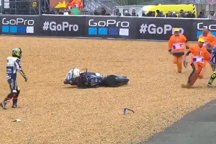 Waduh Kenapa Nih, Balap Belum Dimulai Video Dua Pembalap Jatuh di Warm Up Lap MotoGP Prancis 2019