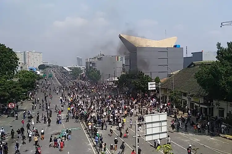 Banyak Aksi Demo, Motor Ojek Online dan Warga Malah Blokade Jalan Cideng Timur, Ini Alasannya Bro