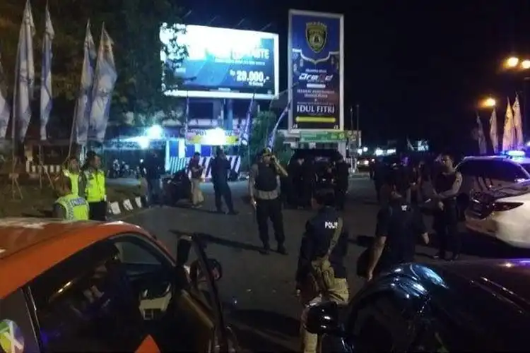 Sukoharjo Mencekam, Arus Lalu Lintas Dialihkan Sementara, Ada Bom Bunuh Diri Meledak di Pos Pengamanan Lebaran Tugu Kartasura