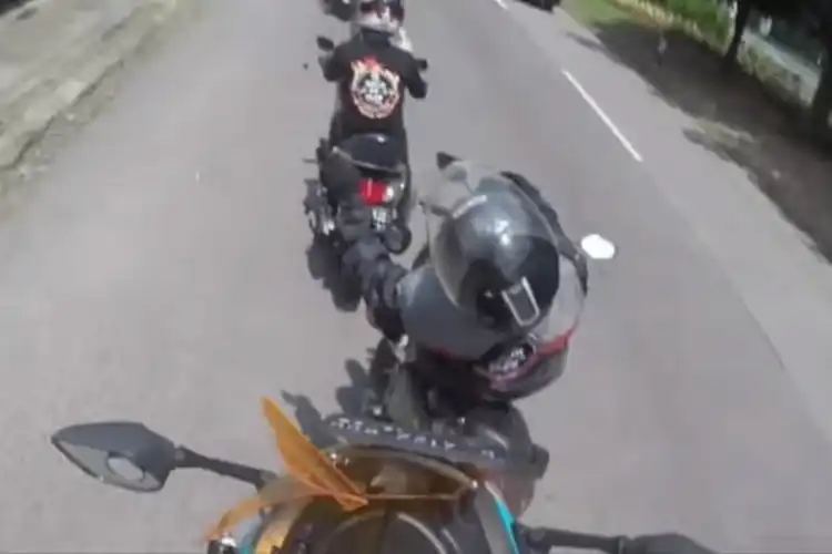 Jarak Terlalu Dekat, Video Tabrakan Beruntun Konvoi Yamaha NMAX, Korban Sampai Terseret di Jalan