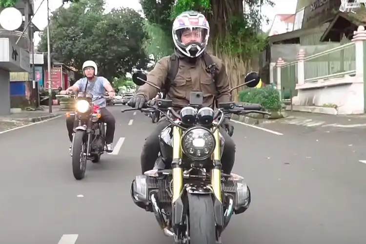 Bikin Cewek Histeris, Video Ariel Noah Libas Jalur Yogya-Salatiga Naik BMW R Nine T, Disergap Hujan Deras