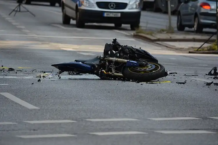 Ngantuk Berat, Pemotor Tutup Usia Hantam Bokong Truk Lagi Parkir di Pinggir Jalan