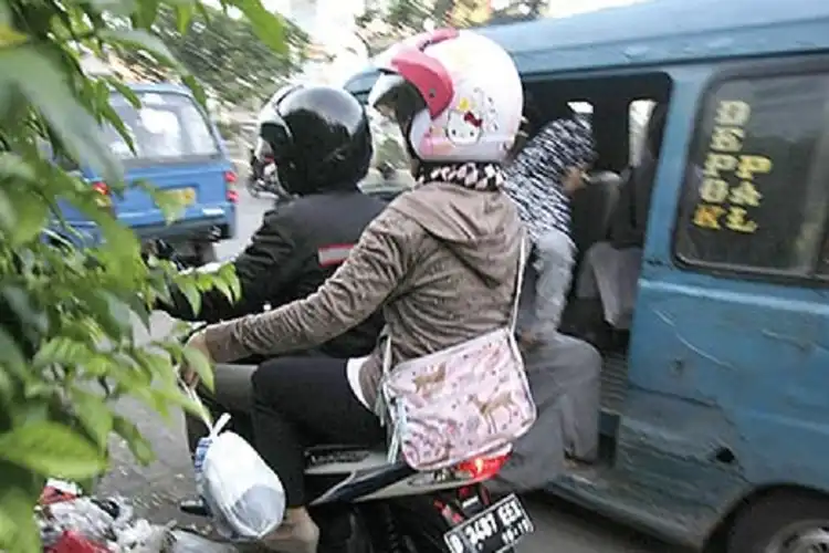 Naik Motor Masih Sering Buang Sampah Sembarangan? Waspada Dendanya Bikin Dompet Kempes, Ini Faktanya