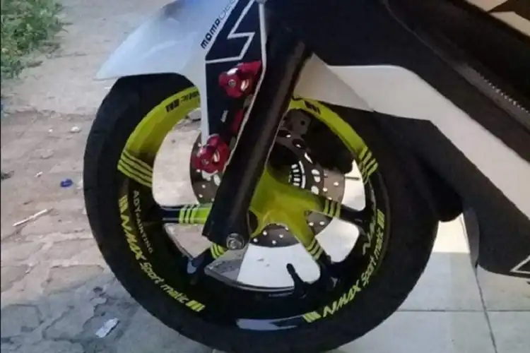 Tampilan Yamaha NMAX Makin Ganteng, Cat Pelek Motif atau Polos Proses Cepat Harga Pas di Kantong