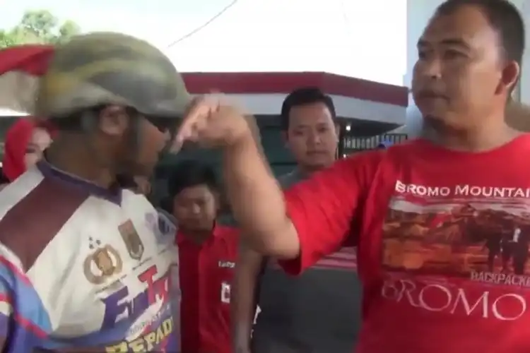 Geger! Video Motor Tanpa STNK Dilarang Isi Premium, Hampir Adu Jotos dengan Bos SPBU