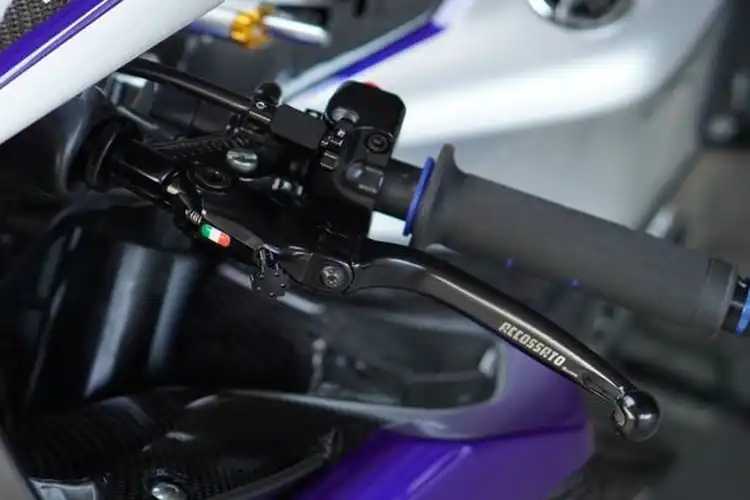 Hayo Siapa yang Belum Bisa Bawa Motor Kopling Manual? Ini Video Tutorial Mudahnya