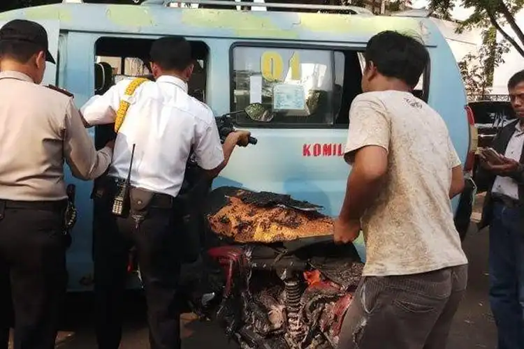 Geger, Kantor Kemenlu Mendadak Terjadi Ledakan, Yamaha Mio Soul Meledak dan Terbakar di Parkiran
