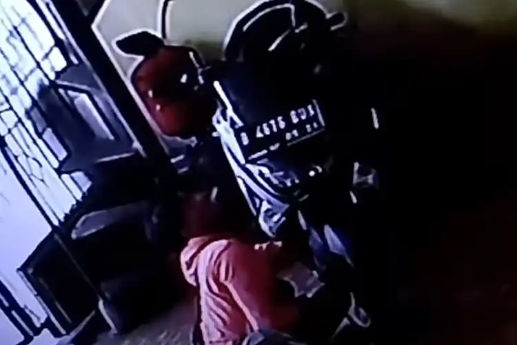 Video Maling Gasak Skutik Yamaha NMAX, Netizen Sampai Bingung Pelaku Gak Pakai Kunci Letter T