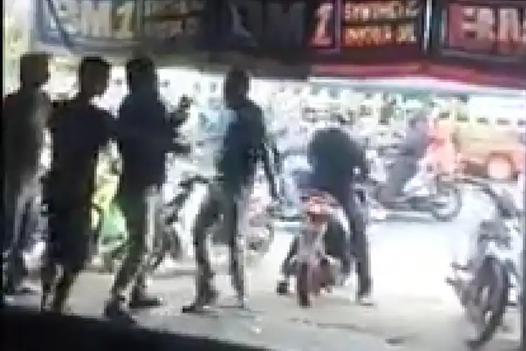 Video Oknum Organisasi Pukul dan Tendang Mekanik Sampe Berguling-guling dan Kepala Bocor