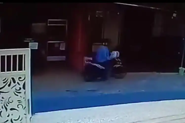 Kilat! Video Maling Curi Honda BeAT Cuma 6 Detik , Netizen Curiga Kunci Kontak Lupa Dicabut