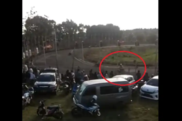 Ngeri, Video Detik-detik Kecelakaan Pembalap Dhandy Latif Yang Meninggal Dunia Saat Balap Motor di Sidrap
