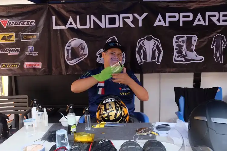 Asyik Nih, Ada Tempat Khusus Cuci Apparel Riding, Cuci Helm Mulai Rp 100 Ribuan