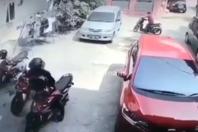 Tamu Kondangan Harus Waspada, Gak Sampai 1 Menit Kawanan Maling Gasak Honda BeAT