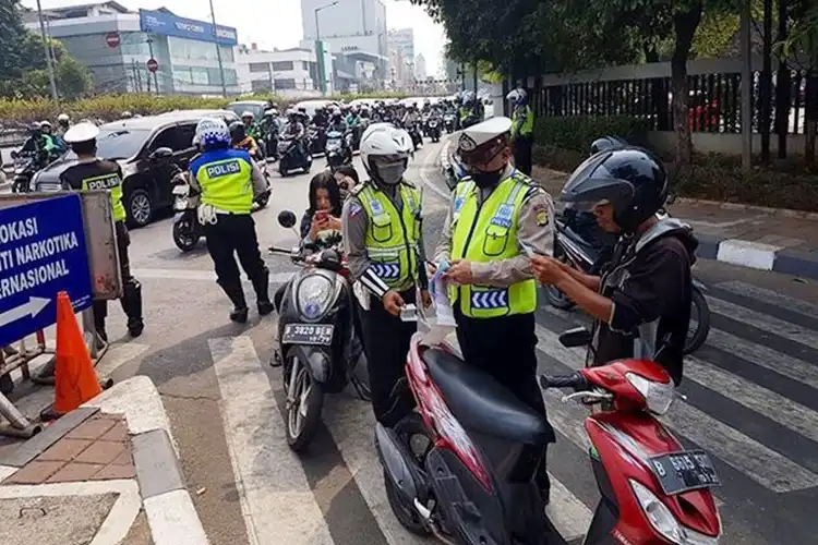 Terjaring Razia Operasi Patuh 2019 Pemotor Tewas Memar-memar Setelah Berkelahi Dengan Polisi