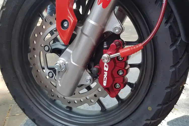 Biaya Upgrade Sistem Pengereman Skutik Adventure Honda ADV150 Pakai Produk RCB, Lengkap dari Master Rem Sampai Kaliper