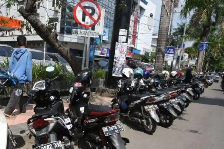 Waspada Parkir Motor Depan Mal di Jakbar Ini, Sehari Dua Motor Raib Digondol Maling