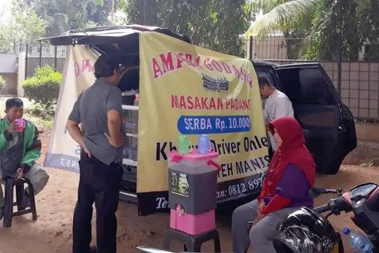 Ada yang Gratisan di Warung Makan Berjalan Ini, Driver Ojol Wajib Mampir