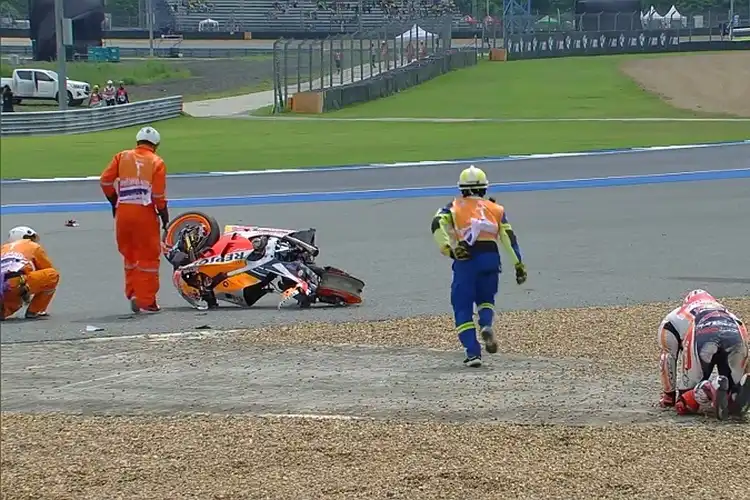 Ngeri! Video Jatuhnya Marc Marquez di MotoGP Thailand 2019, Motor Sampai Ringsek