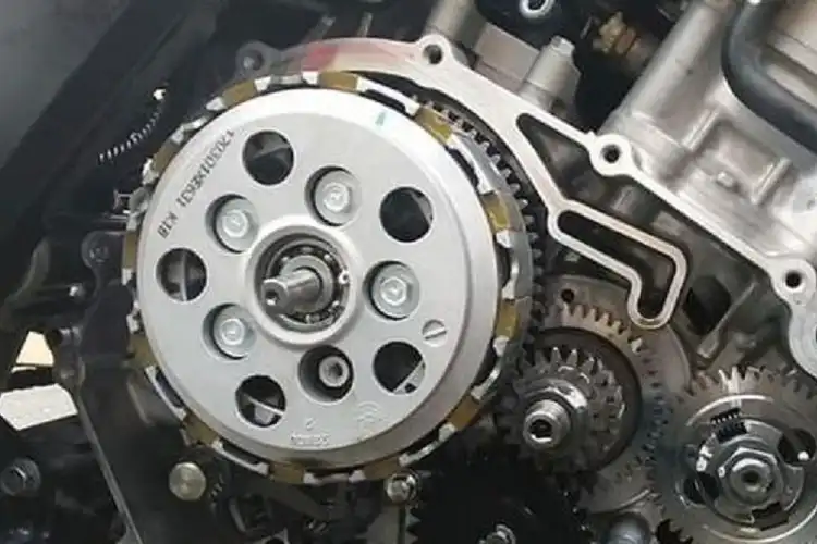 Gak Sampai Rp 200 Ribuan, Hub Kopling Suzuki GSX-R150 Bisa Usir Penyakit Suzuki Satria F-150